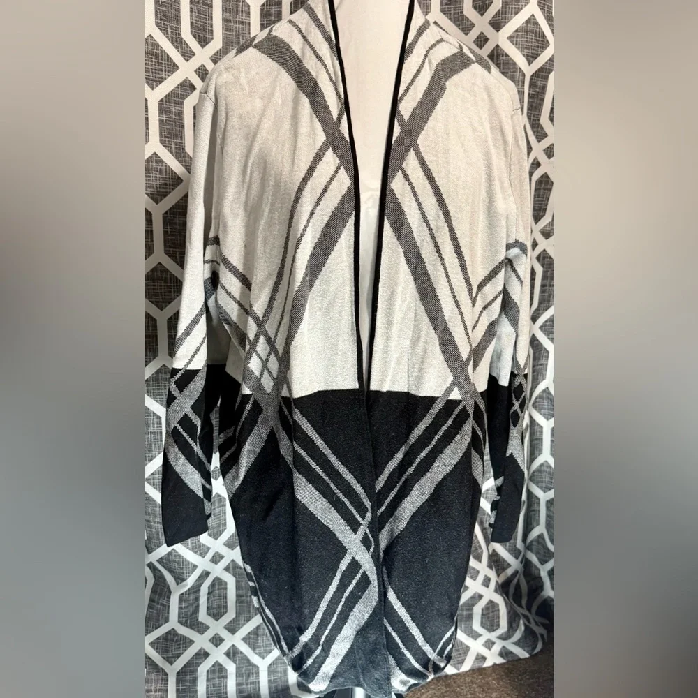 Nipon Boutique Monochrome Knit Cardigan - Picture 1 of 3